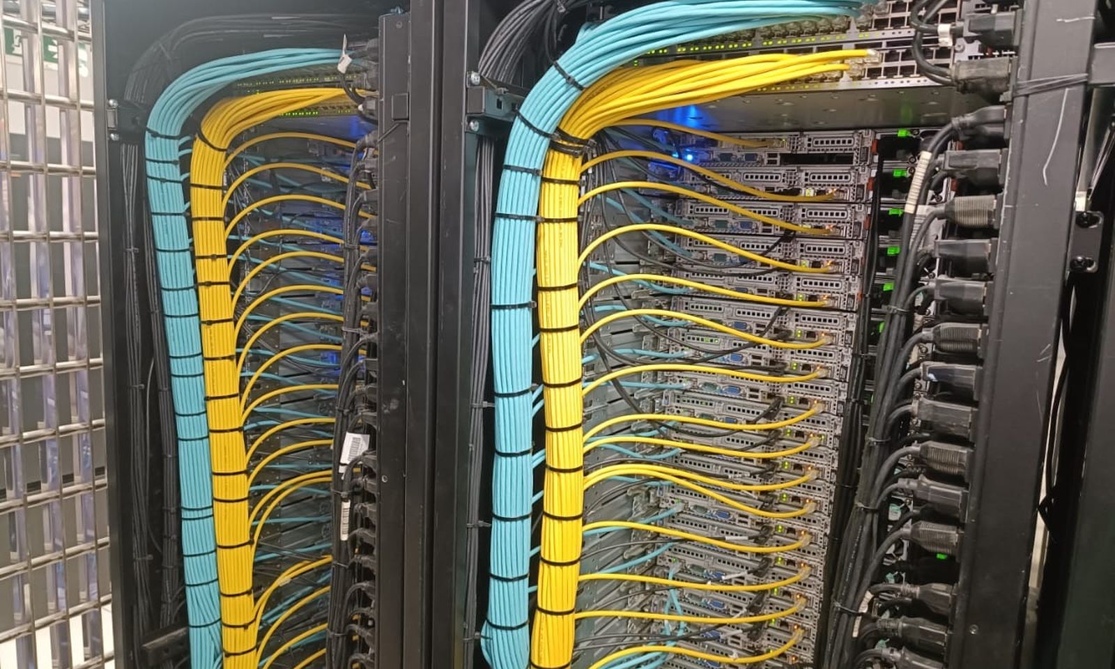 Fibre and copper trunks in a Stark-delivered rack